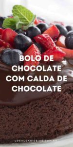 Read more about the article Bolo de Chocolate com Calda de Chocolate